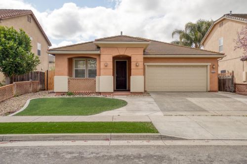 2228 Chamberlain St, Stockton, CA 95212-2753
