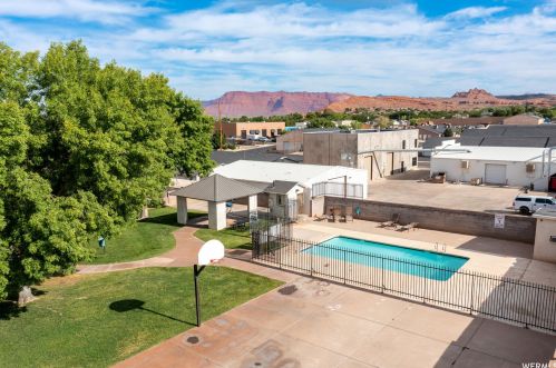 1040 1300, Saint George UT 84770-6420 exterior