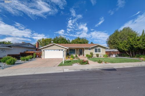 6943 Darian Ct, Pleasanton, CA 94568-1740