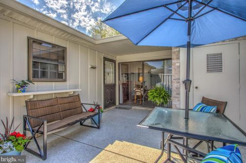 189 Valleybrook Dr, Lancaster PA  17601-4620 exterior