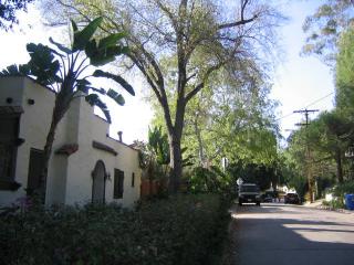 6306 Ivarene Ave, Los Angeles CA  90068-2822 exterior