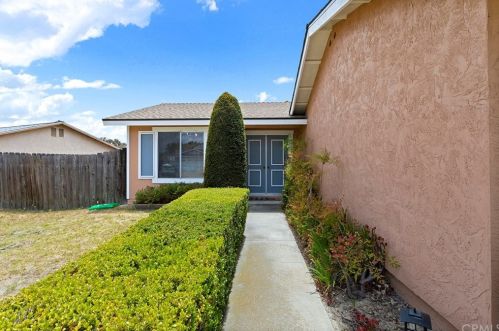 1420 Mountain Meadow Dr, Oceanside, CA 92056-2226