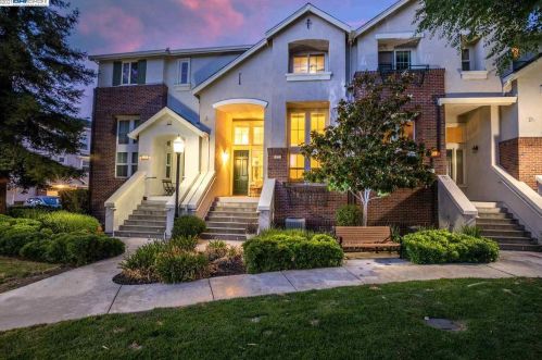 220 Wood St, Livermore, CA 94550-3257