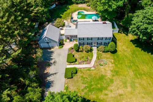 4 Kristie Ln, Plaistow, NH 03865-2343