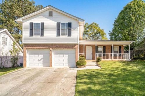 822 Stonebridge Park Cir, Lithonia, GA 30058-9049