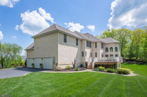 5 Nicholas Dr, Kinnelon, NJ 07405-2742
