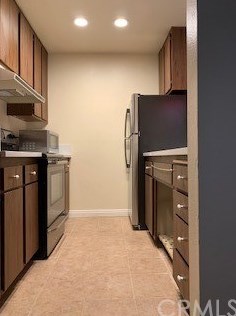 130 Streamwood, Irvine CA  92620-1964 exterior