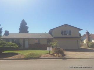 2018 Lomond Ave, Springfield OR  97477-6501 exterior