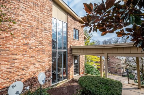 3069 Alpine Ter, Cincinnati, OH 45208-2941