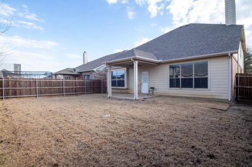 1725 Birds Eye Rd, Fort Worth TX  76177-7549 exterior