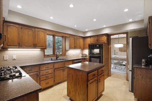 8743 Highwood Way, Saint Paul MN  55124-9456 exterior