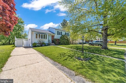 8 Newfane Ave, Trenton, NJ 08618-1834