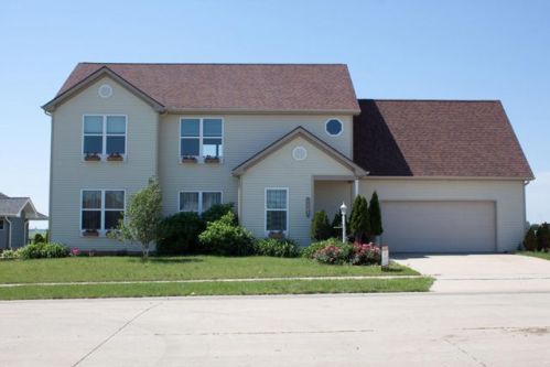 1803 Hillshire Dr, Urbana, IL 61802-7810