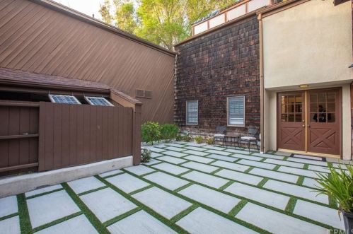 9439 Friendly Woods Ln, Whittier CA 90605-1657 exterior