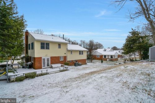 7604 Gresham St, Springfield VA  22151-2933 exterior