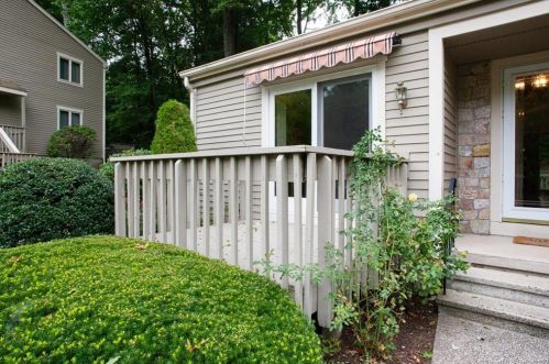 211 Waters Edge Dr, Southington, CT 06489-3467