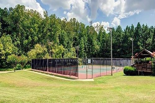 6768 Lockridge Dr, Atlanta GA  30360-1561 exterior