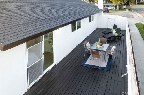 8212 Munster Dr, Huntington Beach CA  92646-5025 exterior