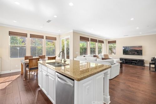 66 Rembrandt, Irvine CA  92620-7314 exterior