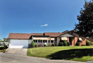 128 Strayer Dr, Carlisle, PA 17013-4407