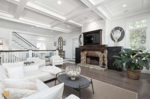 4711 Dudley Ln, Atlanta GA  30327-3330 exterior