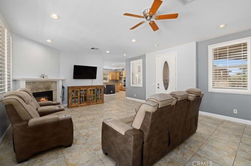 8753 Avenue, Lancaster, CA 93536-8784