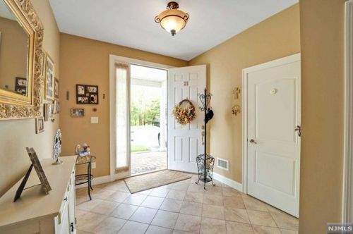 21 Halina Ln, Kinnelon, NJ 07405-1556