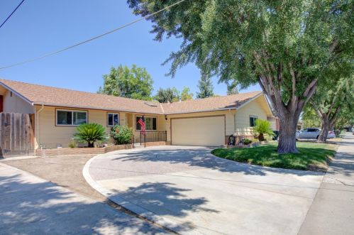 1705 Springwood Dr, Modesto, CA 95350-3820
