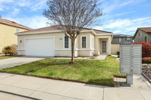 1444 Red Ribbons Ln, Manteca, CA 95337-7925