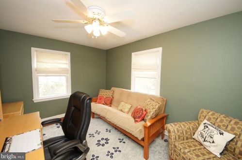 41 Holt Cir, Trenton NJ  08619-1605 exterior