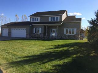 1943 52nd Ave, Moorhead, MN 56560-8810