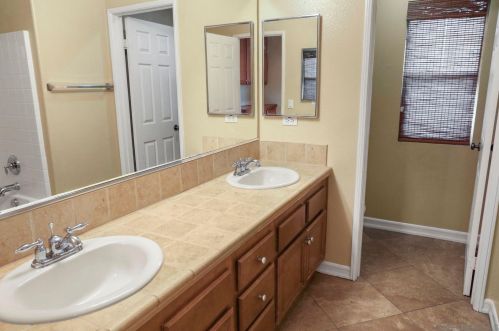 1728 Picket Fence Dr, Chula Vista CA  91915-1858 exterior