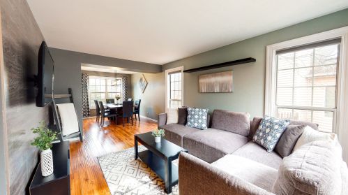 6220 Eagle Ridge Dr, Gurnee, IL 60031-4713