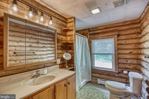 2180 Sky Top Trl, York PA  17315-2272 exterior