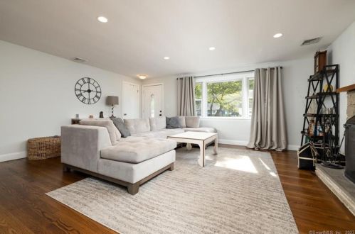 4 Maher Dr, Norwalk, CT 06850-2433
