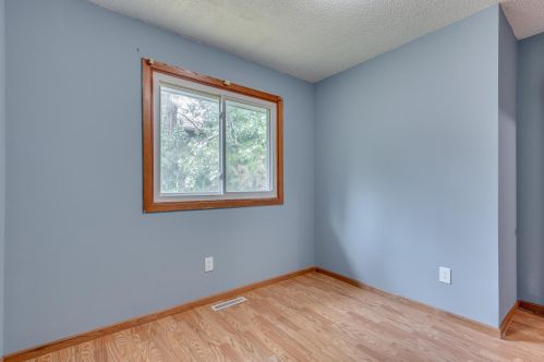 4464 Cinnamon Ridge Trl, Saint Paul MN  55122-2385 exterior