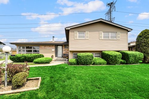 7638 Maple St, Morton Grove, IL 60053-1641
