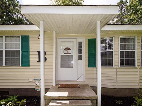 300 General Moultrie Dr, Bonneau, SC 29431-8502