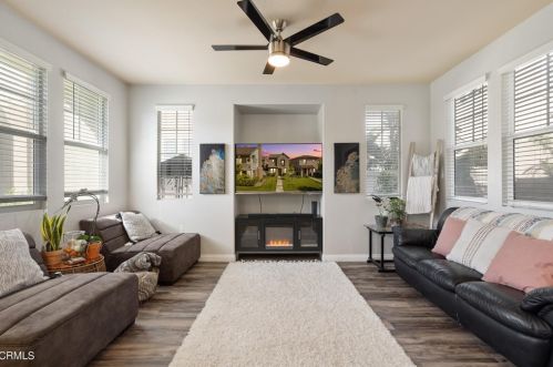 726 Nile River Dr, Oxnard, CA 93036-5354