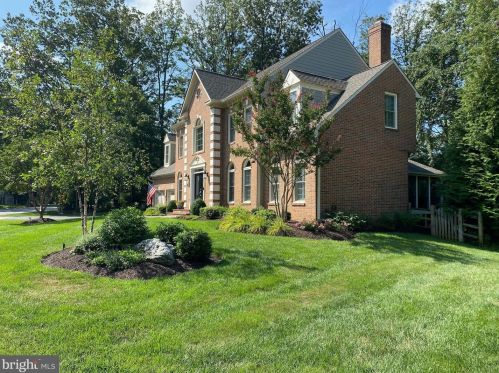11196 Longwood Grove Dr, Herndon, VA 20194-1300