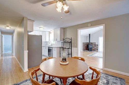 4 Maple St, East Hampton, CT 06424-1108