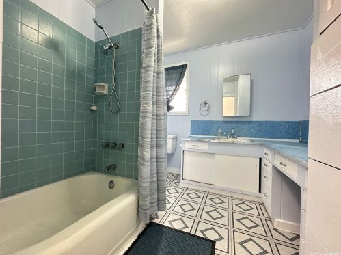 1734 Huna St, Honolulu HI  96817-2438 exterior