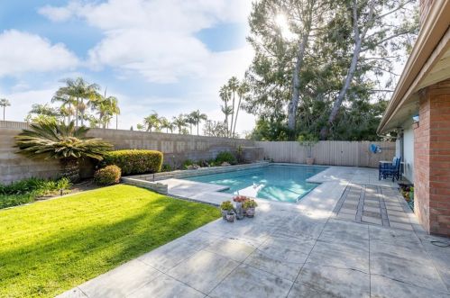 1311 Mauna Loa Rd, Tustin, CA 92780-3827