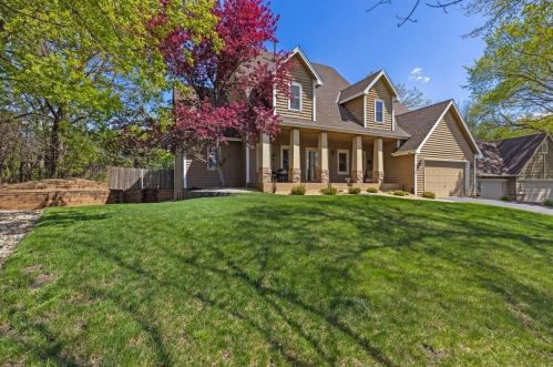 4145 Deerwood Trl, Saint Paul, MN 55122-1887