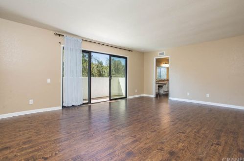 806 Mellow Ln, Simi Valley, CA 93065-5412