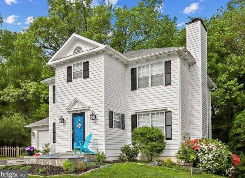 10009 Georgian Woods Ct, Springfield, VA 22015-2745