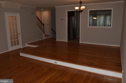 7352 Hidden Knolls Ct, Springfield VA  22153-1911 exterior