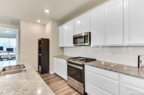 27939 Clifton Pl, Denver CO  80016 exterior