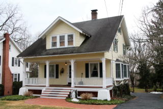 138 Center St, Clinton, NJ 08809-1318