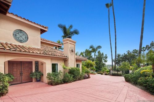7326 Cadencia St, Carlsbad, CA 92009-7624